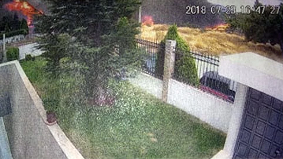 Φωτογραφίες-ντοκουμέντο: Η στιγμή της έναρξης της φωτιάς της 23ης Ιουλίου – Δείτε το συγκλονιστικό βίντεο